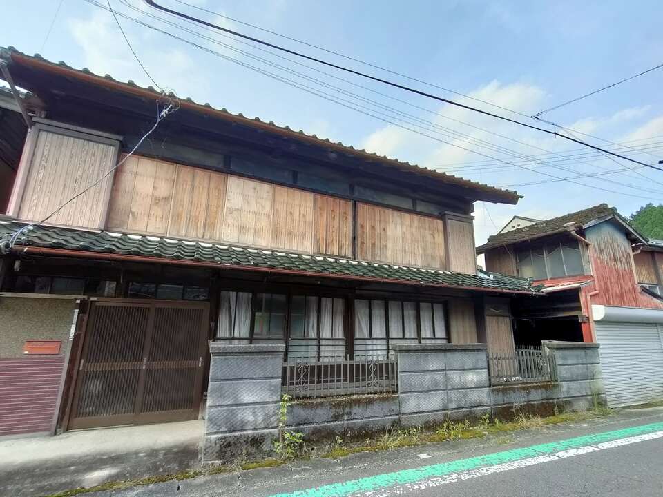 小学校と商店がすぐそばの物件の写真