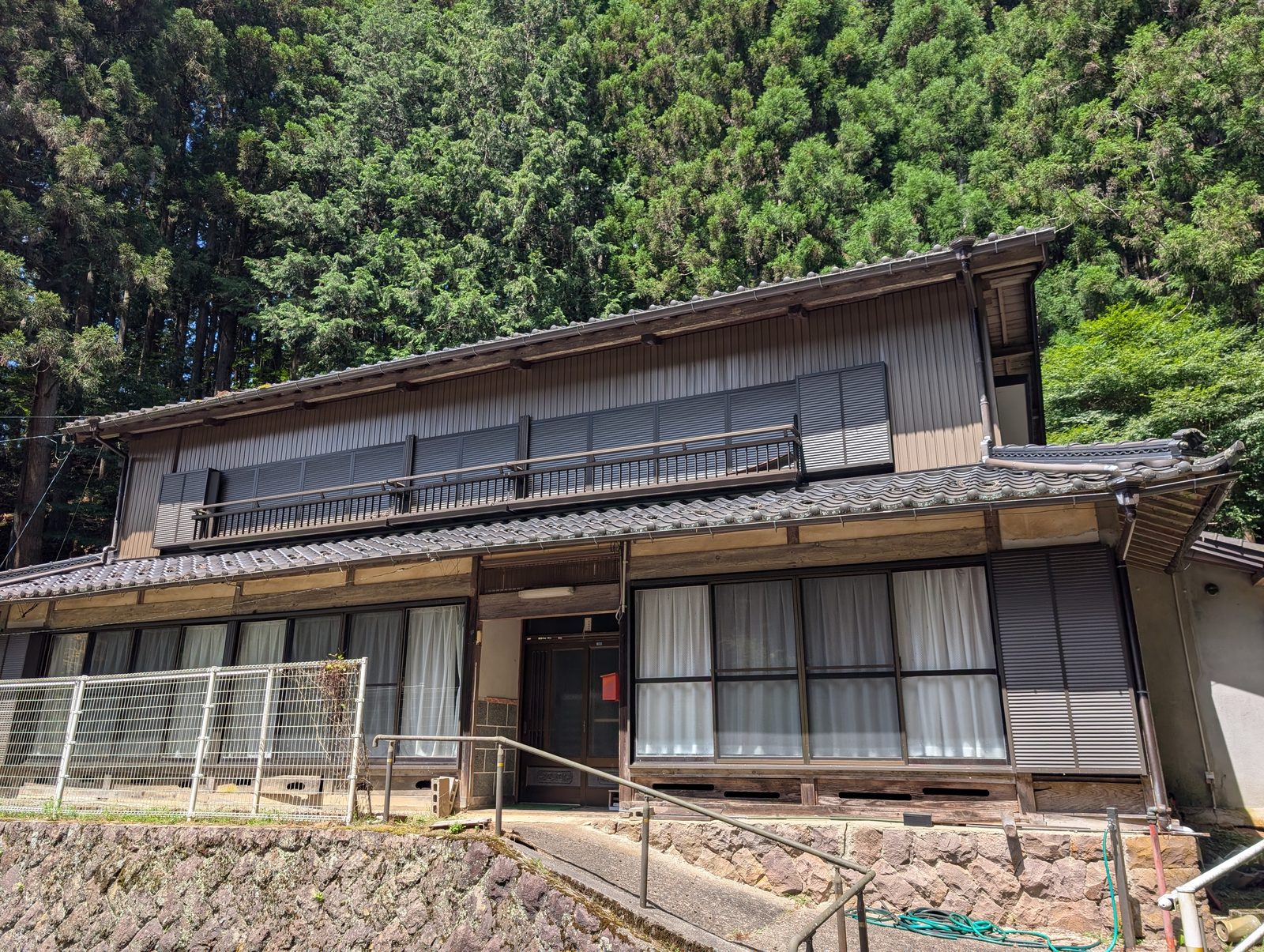 山林付きの広大な物件の写真